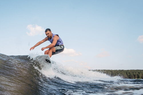 Wakesurfing